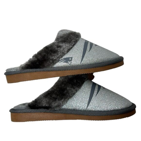 FOCO Officially Licensed Glitter Patriots Football Faux Fur Slippers. Size 9/10. - Picture 3 of 11